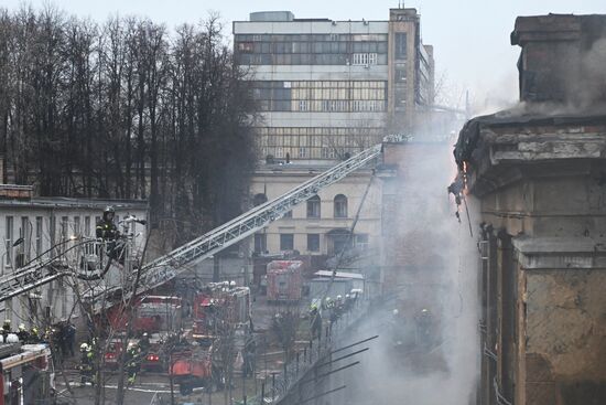 Пожар в административном здании в Москве