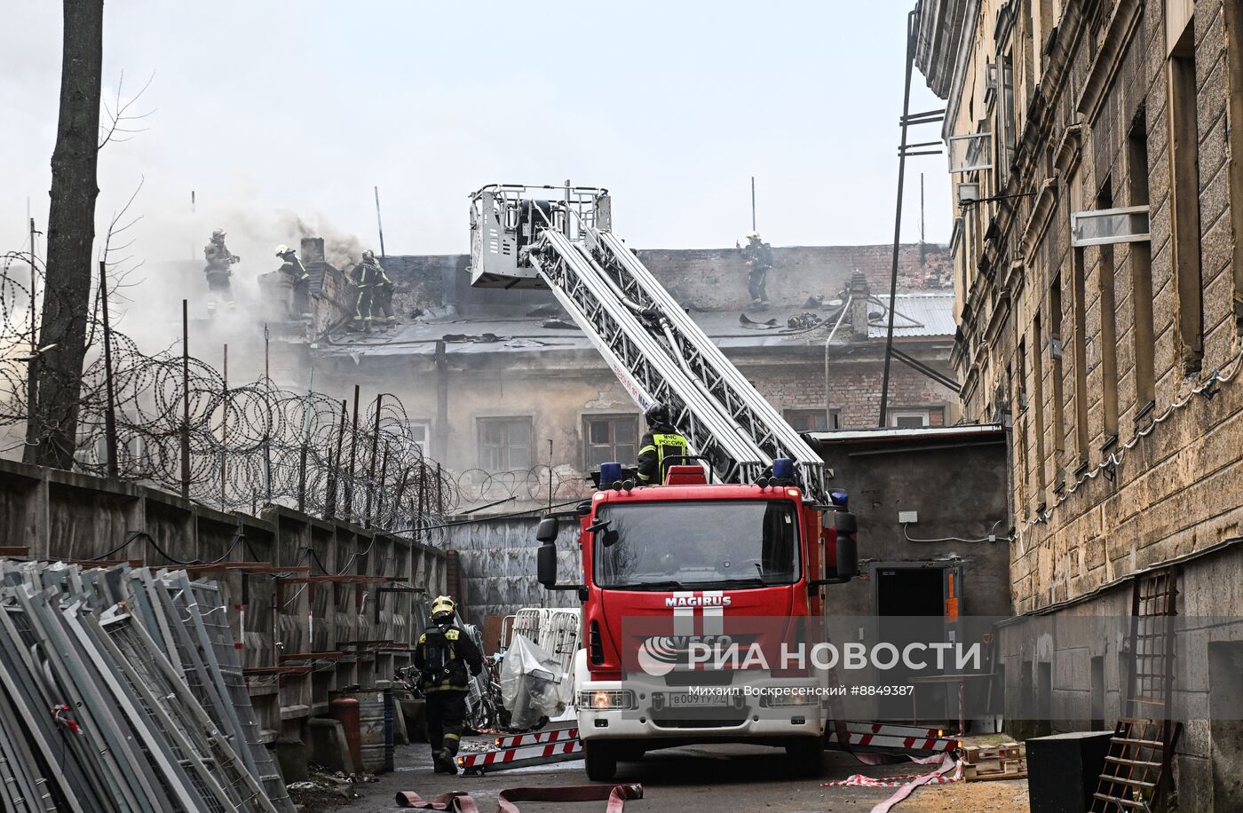 Пожар в административном здании в Москве