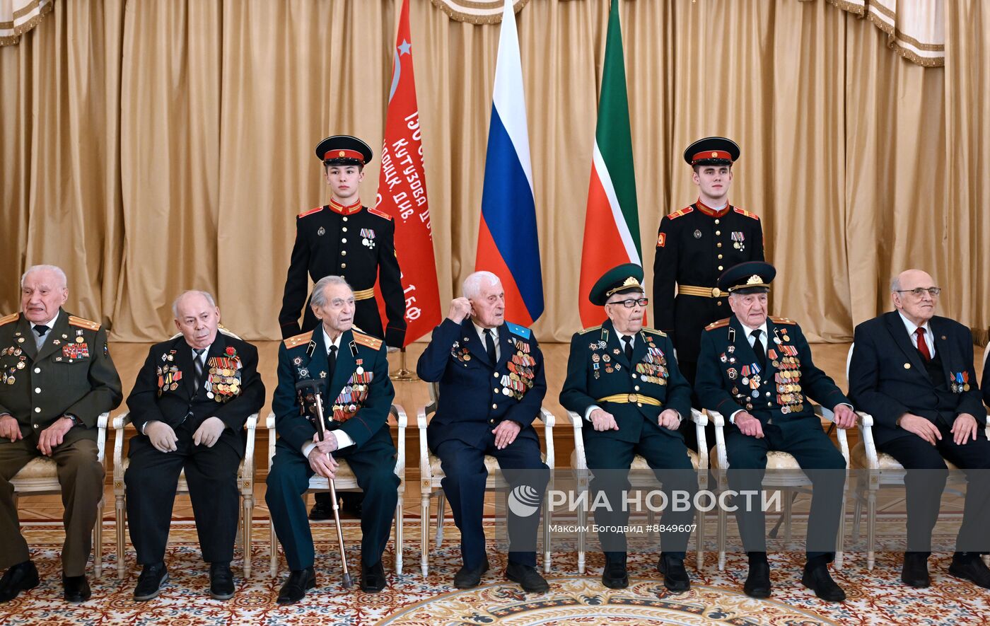 Вручение ветеранам юбилейных медалей "80 лет Победы в Великой Отечественной войне"