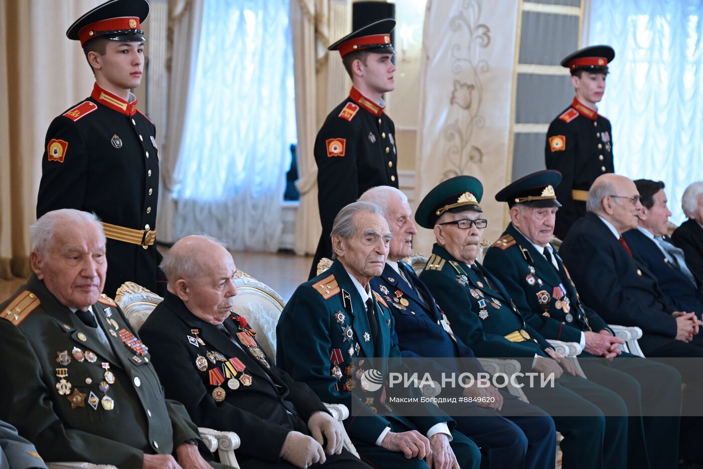 Вручение ветеранам юбилейных медалей "80 лет Победы в Великой Отечественной войне"