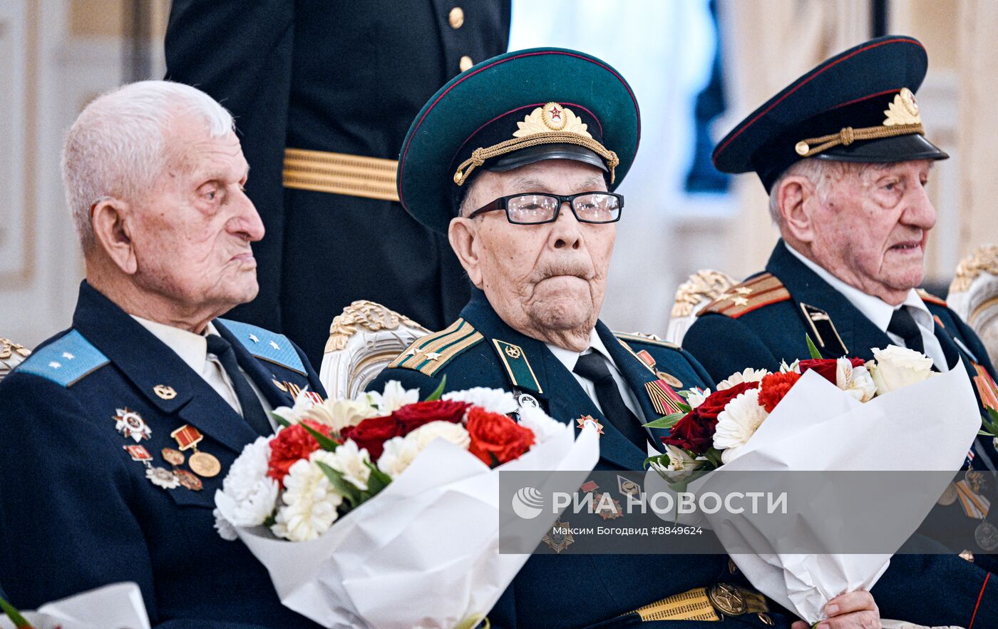 Вручение ветеранам юбилейных медалей "80 лет Победы в Великой Отечественной войне"