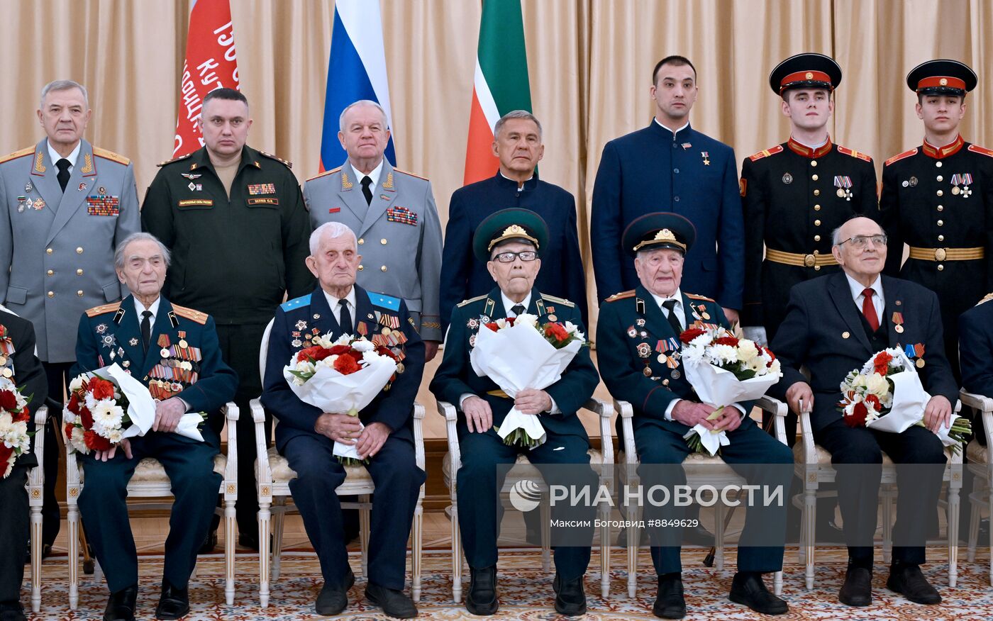 Вручение ветеранам юбилейных медалей "80 лет Победы в Великой Отечественной войне"