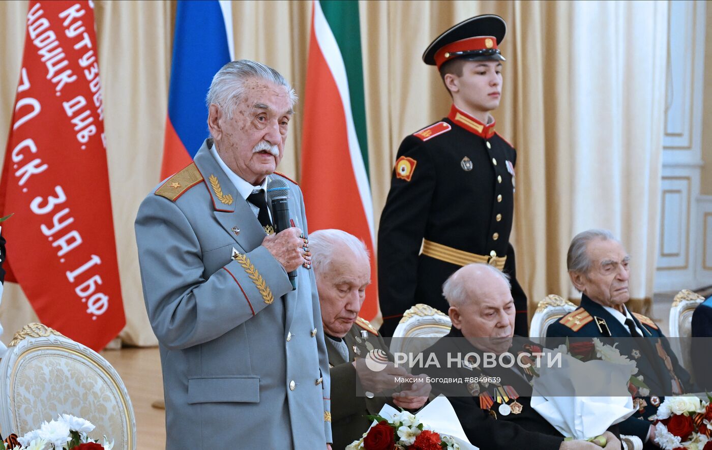 Вручение ветеранам юбилейных медалей "80 лет Победы в Великой Отечественной войне"