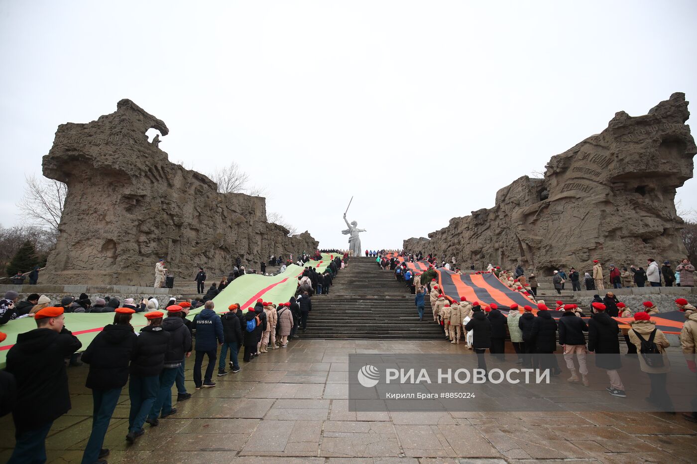 Акция Георгиевская лента на Мамаевом Кургане 