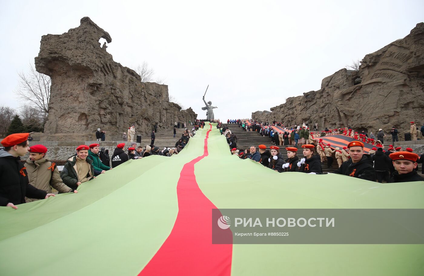 Акция Георгиевская лента на Мамаевом Кургане