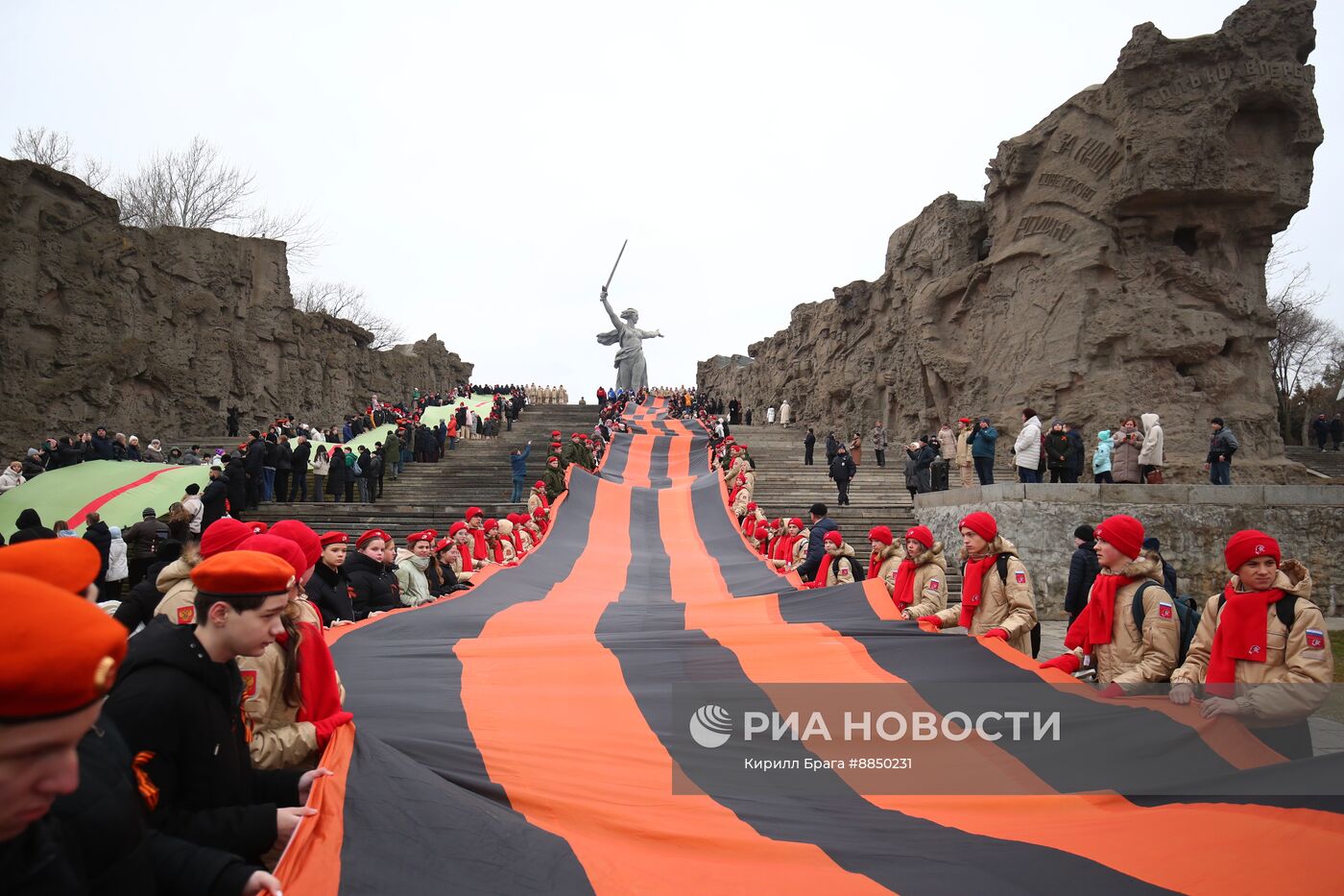 Акция Георгиевская лента на Мамаевом Кургане 