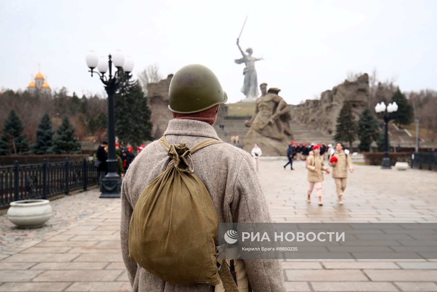 Акция Георгиевская лента на Мамаевом Кургане