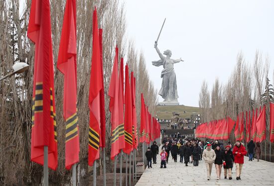 Акция Георгиевская лента на Мамаевом Кургане 