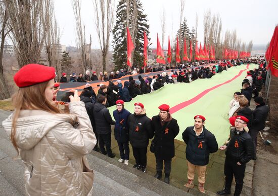 Акция Георгиевская лента на Мамаевом Кургане 