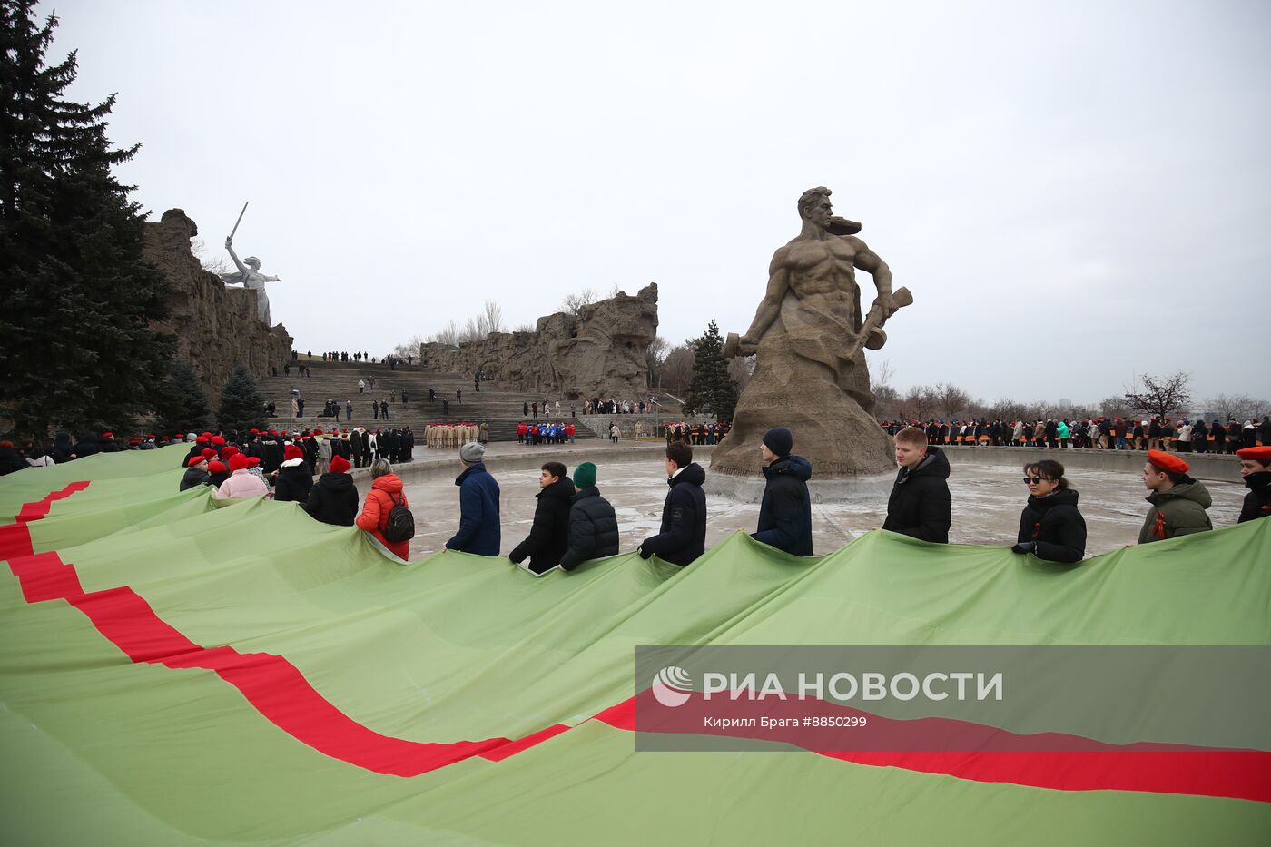 Акция Георгиевская лента на Мамаевом Кургане 