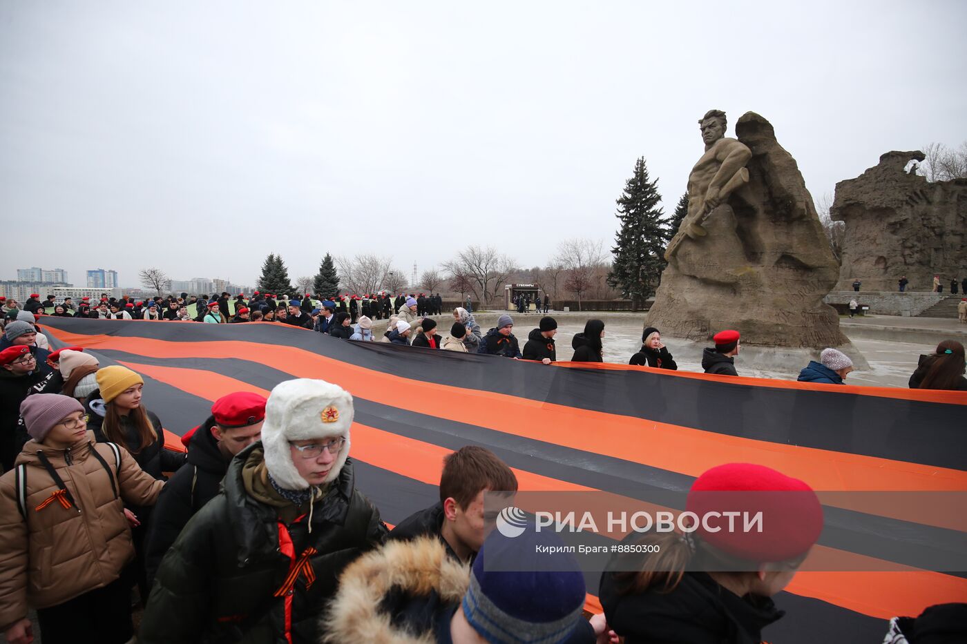 Акция Георгиевская лента на Мамаевом Кургане 