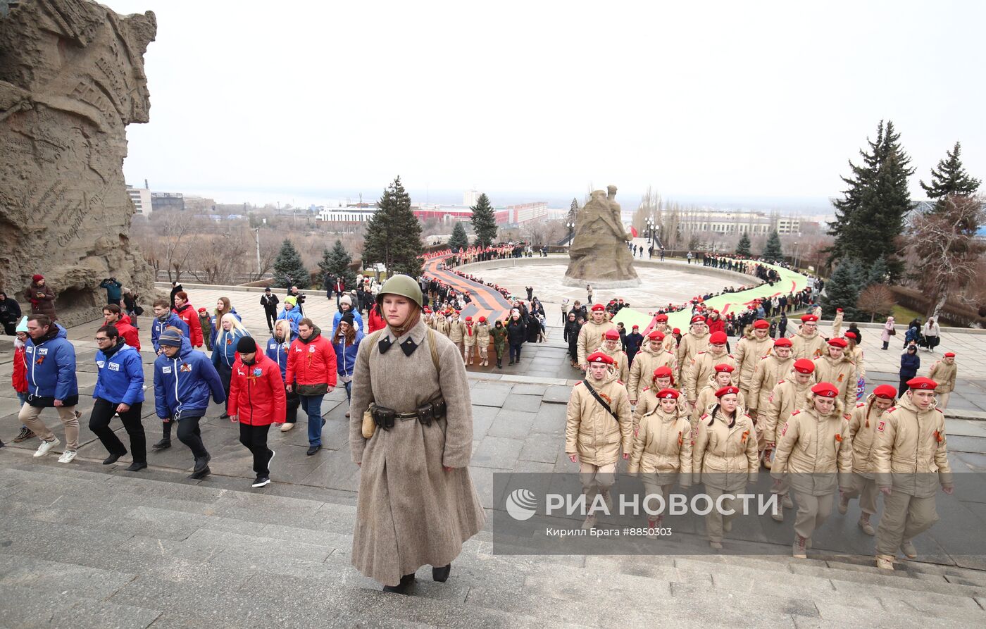Акция Георгиевская лента на Мамаевом Кургане