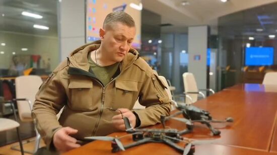 Гагин продемонстрировал аналог беспилотника, которым он был атакован под Донецком в 2024 году