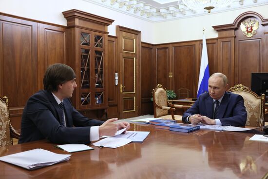 Президент Владимир Путин встретился с министром просвещения РФ Сергеем Кравцовым
