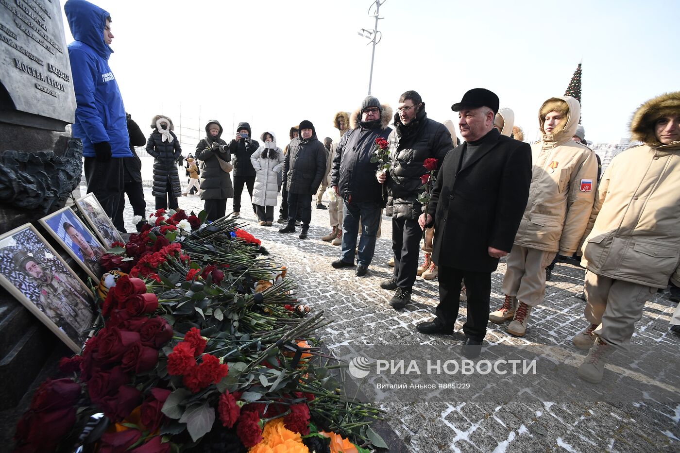 Возложение цветов в память о погибшем на СВО вице-губернаторе Приморья С. Ефремове