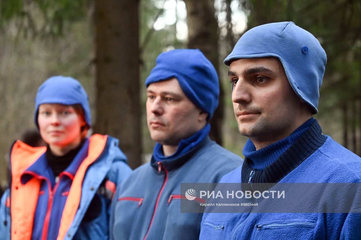 Тренировка космонавтов в случае аварийной посадки в болотистой местности зимой