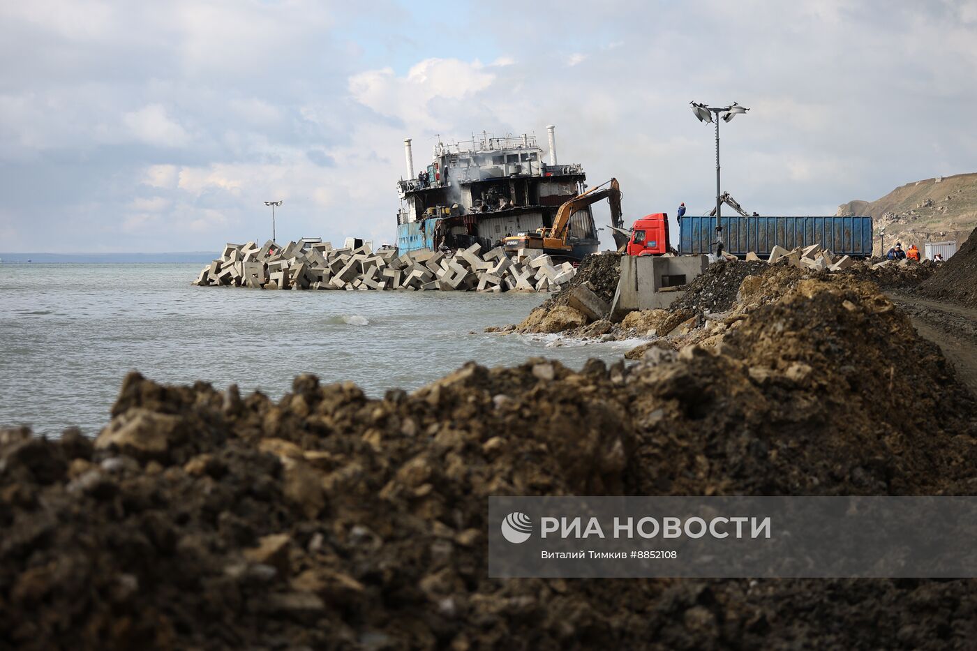 Демонтаж танкера "Волгонефть-239" в Краснодарском крае