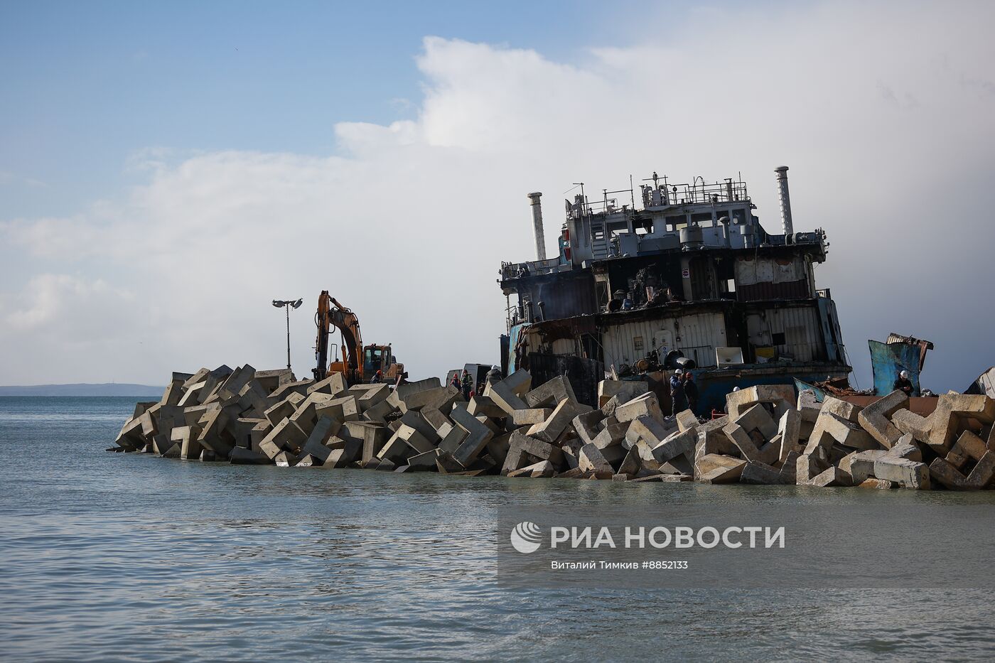 Демонтаж танкера "Волгонефть-239" в Краснодарском крае