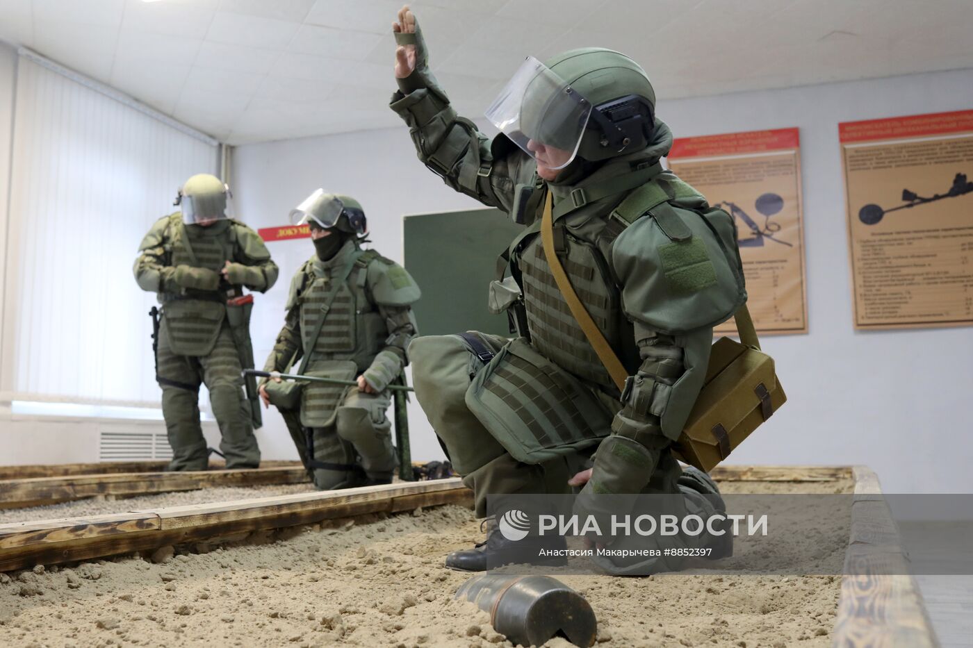 Занятия по боевой подготовке саперов инженерного полка 