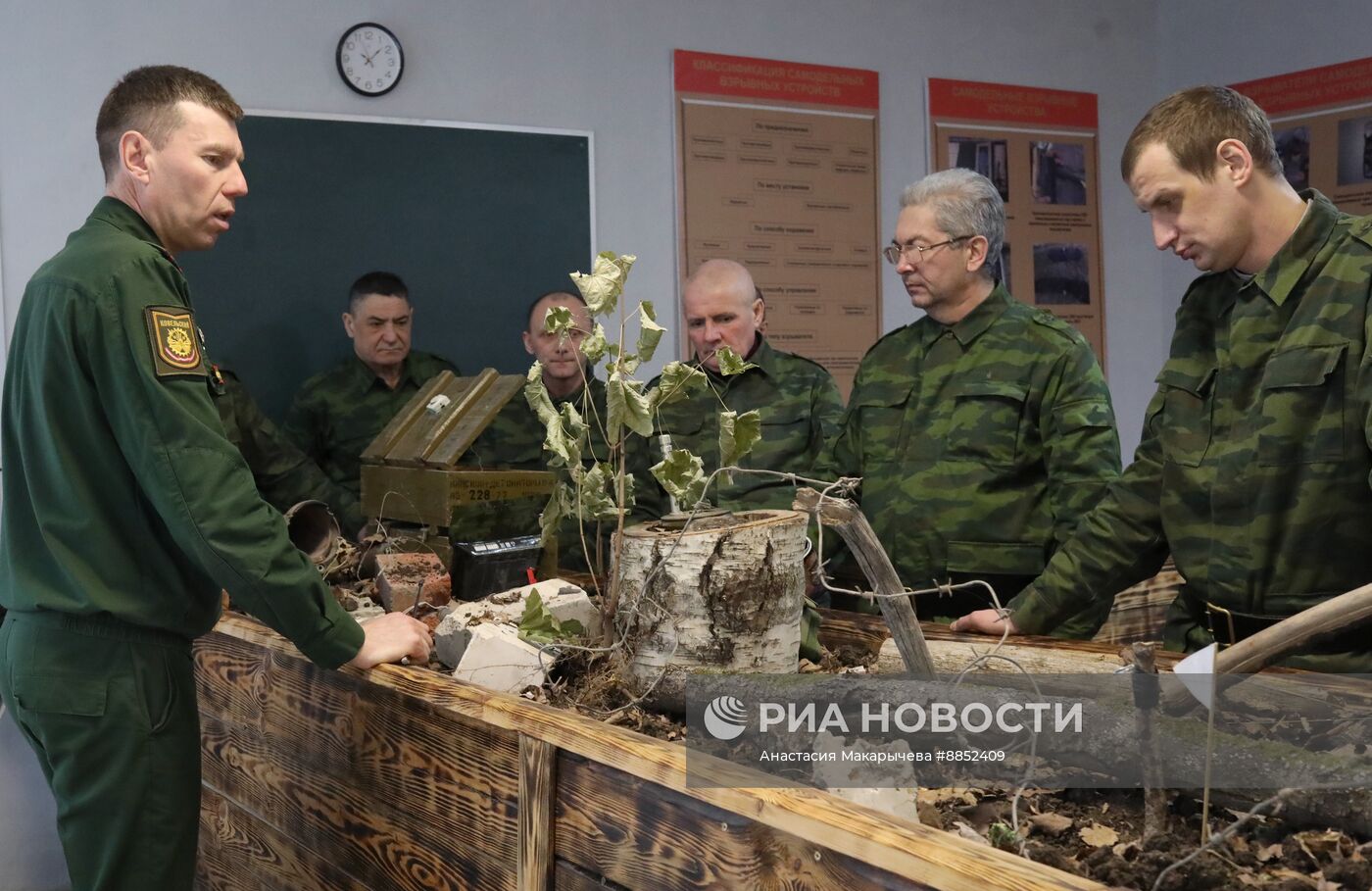 Занятия по боевой подготовке саперов инженерного полка