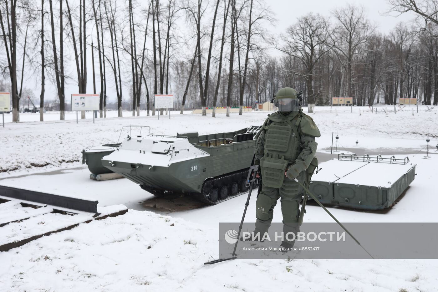 Занятия по боевой подготовке саперов инженерного полка 