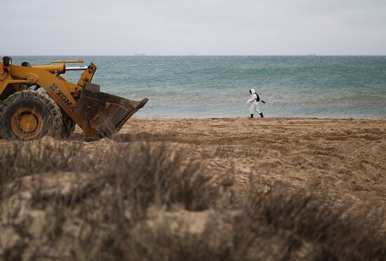 Ликвидация последствий разлива мазута на побережье Черного моря