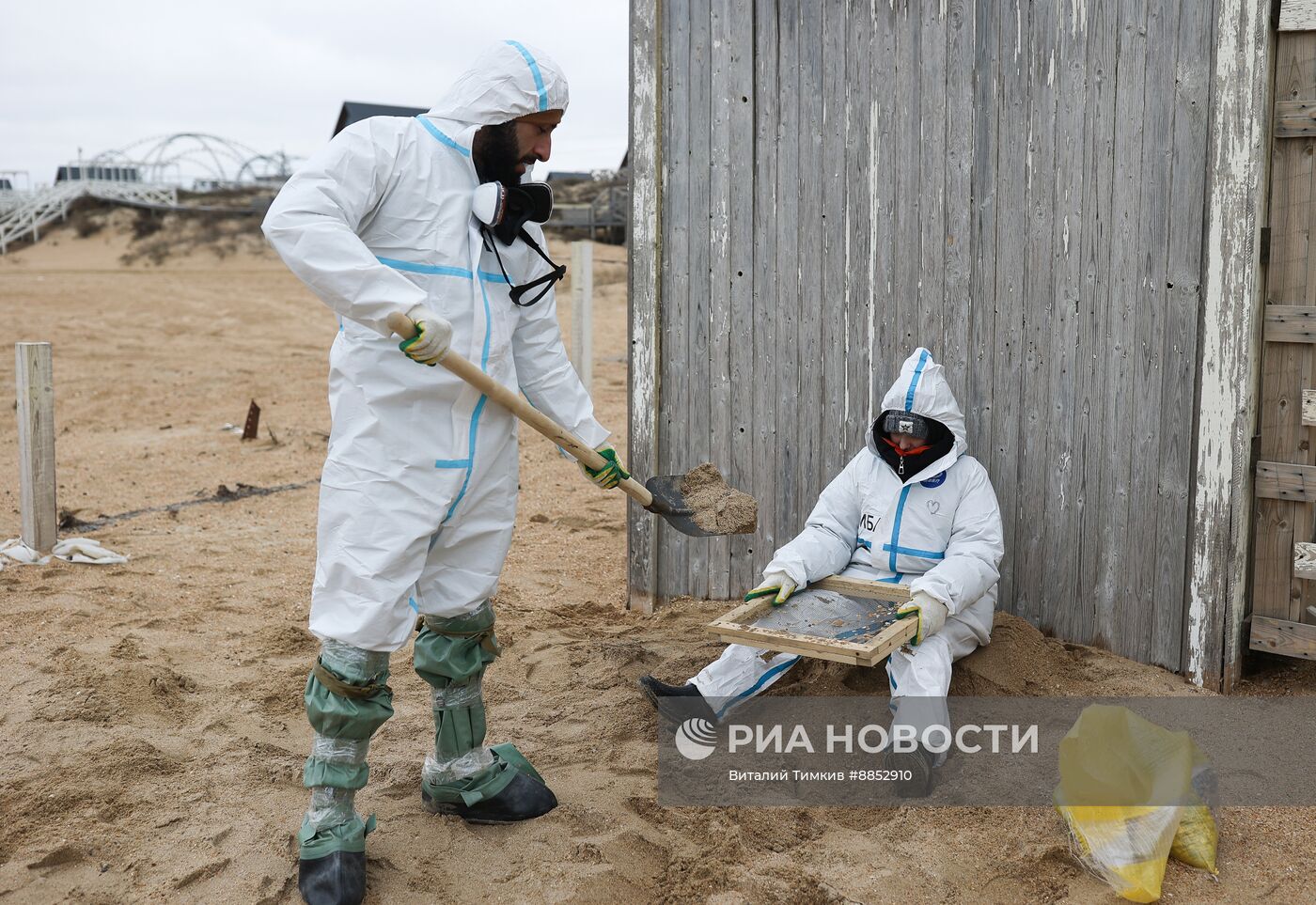 Ликвидация последствий разлива мазута на побережье Черного моря