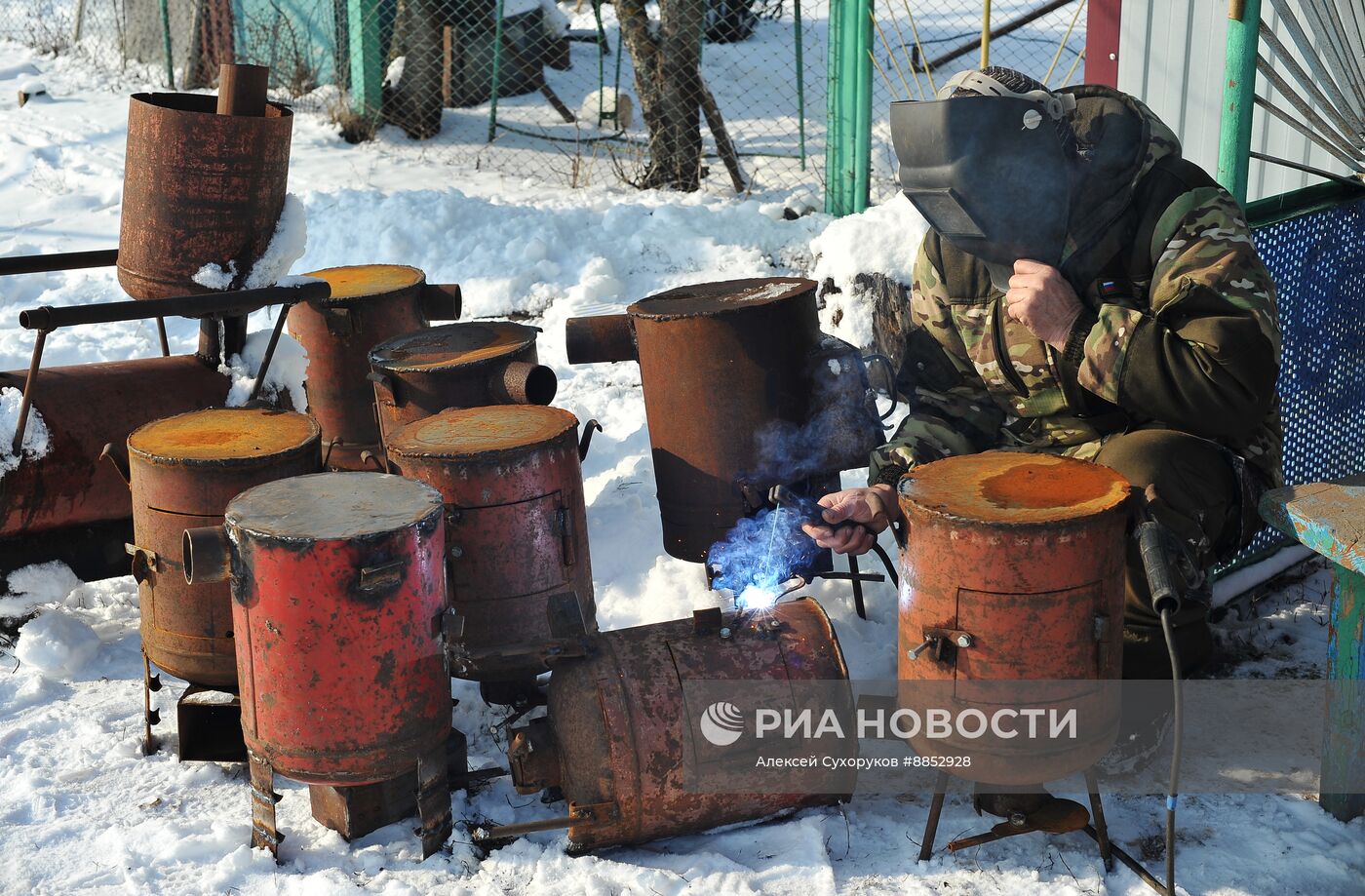 Изготовление печей-буржуек для бойцов СВО