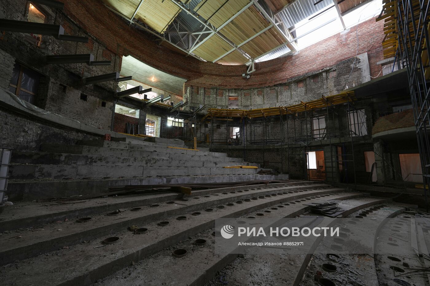 Восстановление драматического театра в Мариуполе