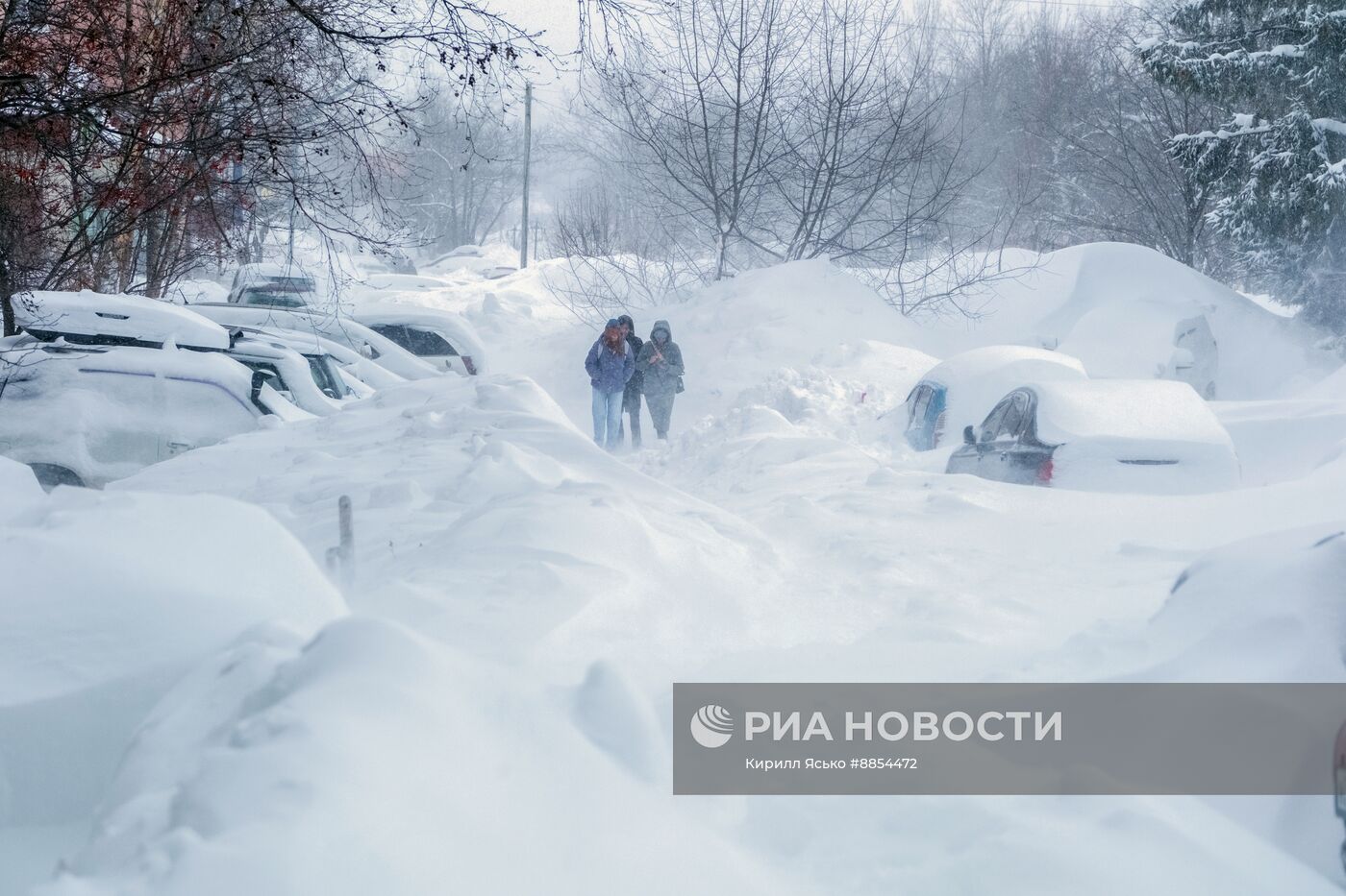 Последствия снегопада на Сахалине