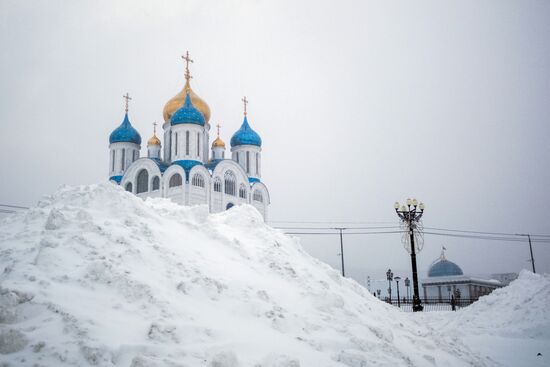 Последствия снегопада на Сахалине