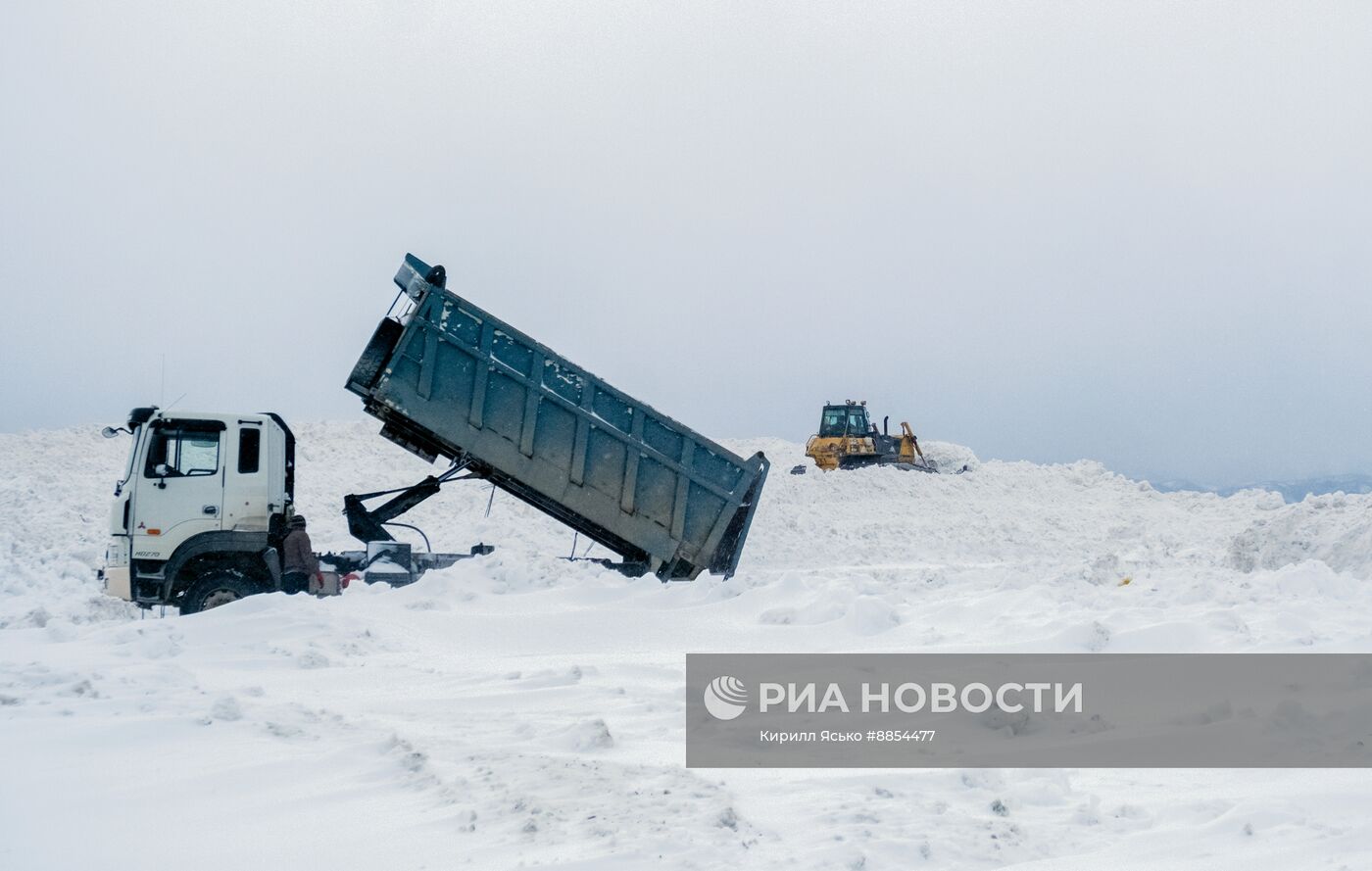 Последствия снегопада на Сахалине