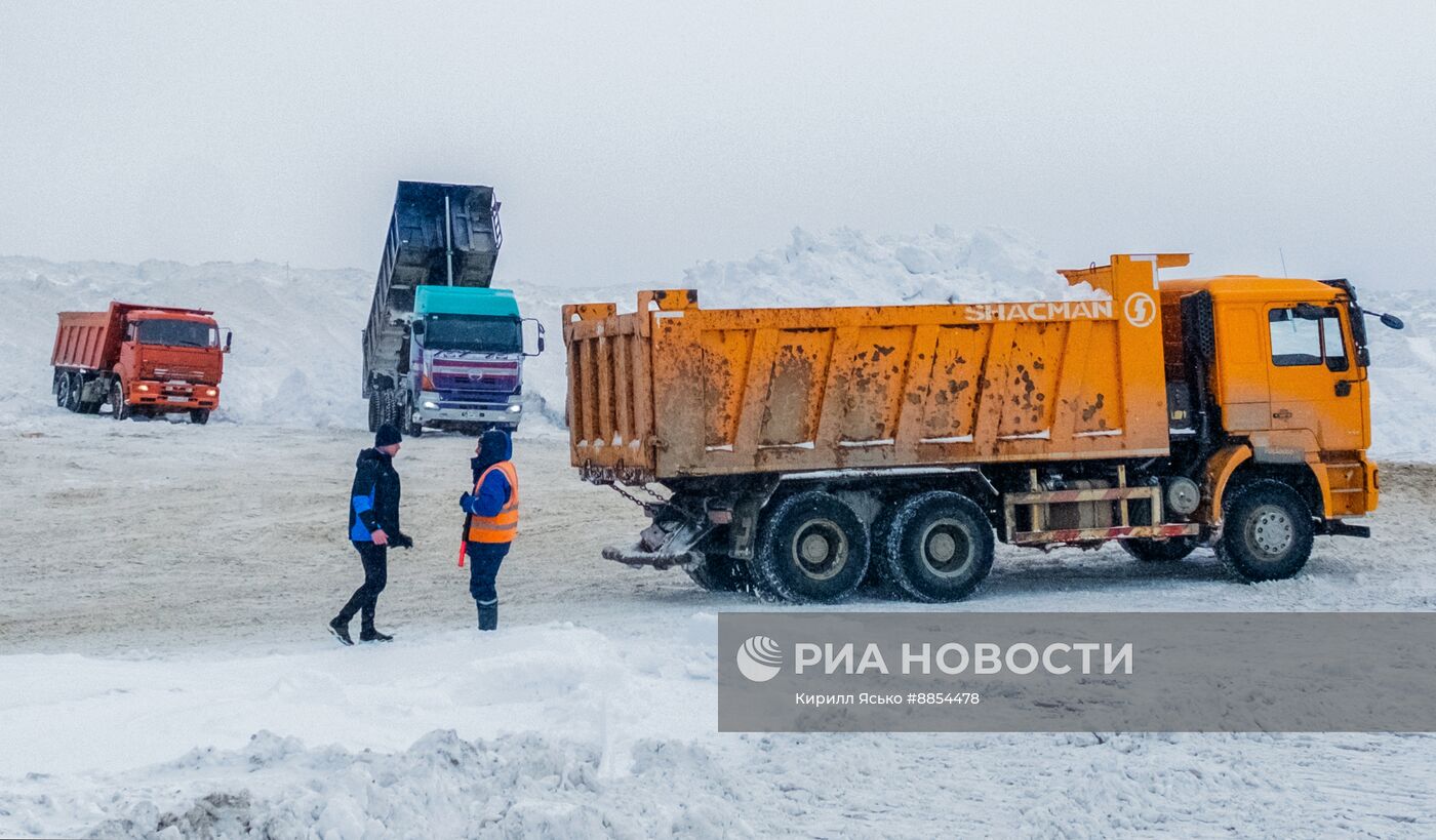 Последствия снегопада на Сахалине