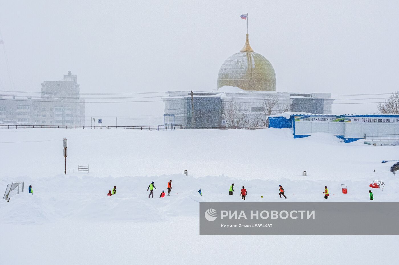 Последствия снегопада на Сахалине