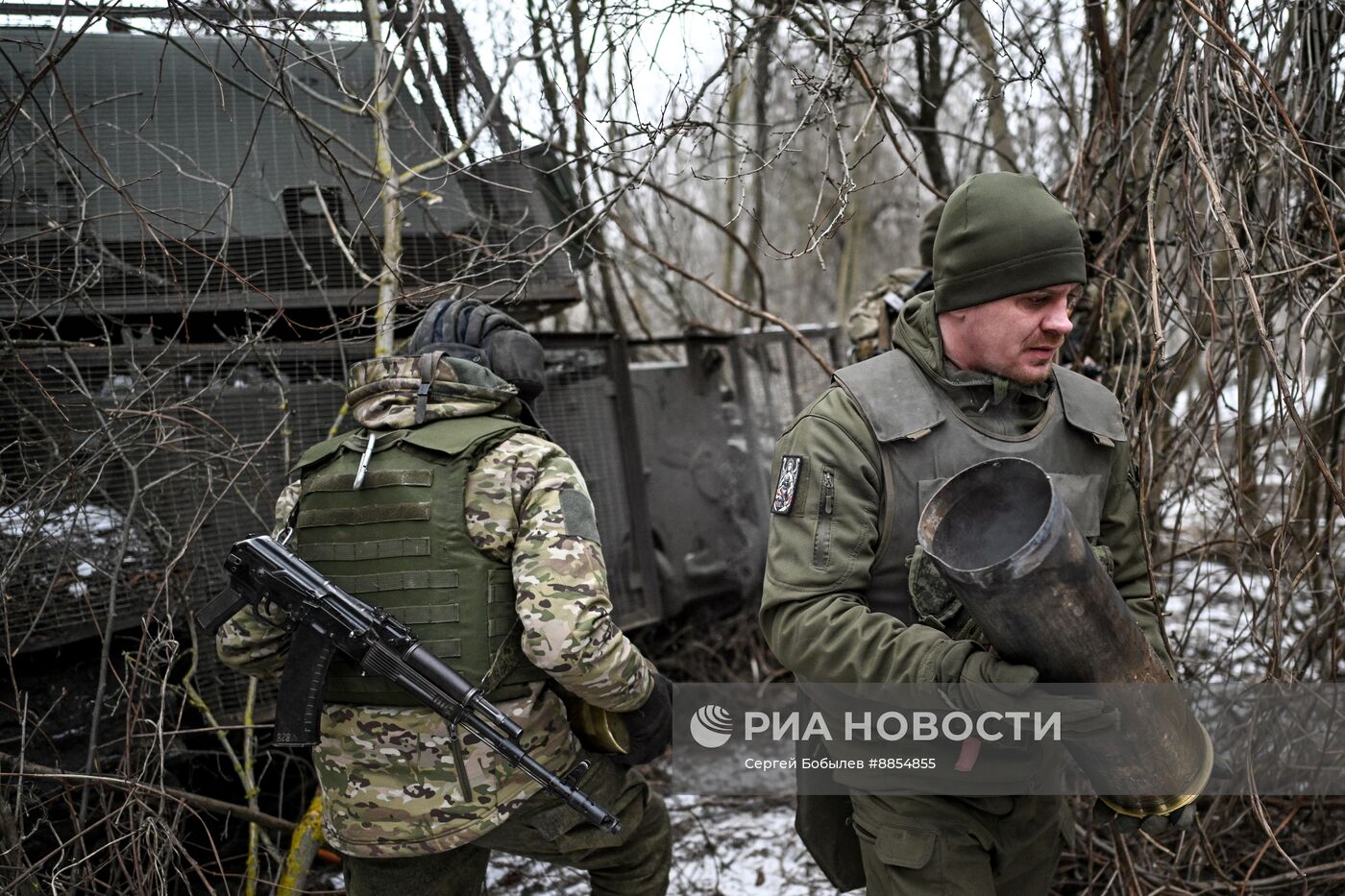 Работа артиллерийского расчета САУ 2С3 "Акация" группы "Пресса" спецназа "Ахмат" в Курской области