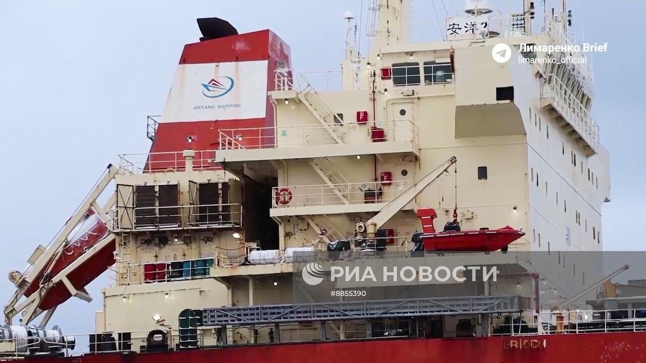 Китайское судно "Ань Янь 2" село на мель у берегов Сахалина