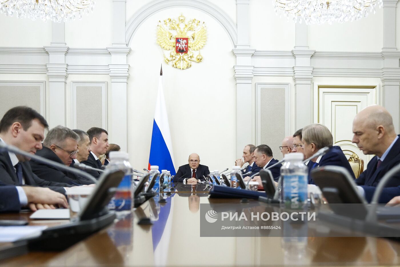 Премьер-министр Михаил Мишустин провел оперативное совещание с вице-премьерами РФ