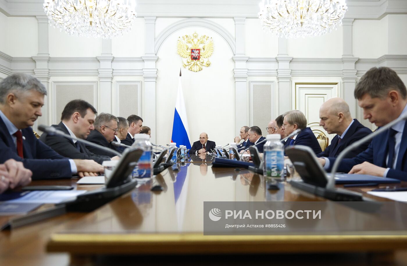 Премьер-министр Михаил Мишустин провел оперативное совещание с вице-премьерами РФ