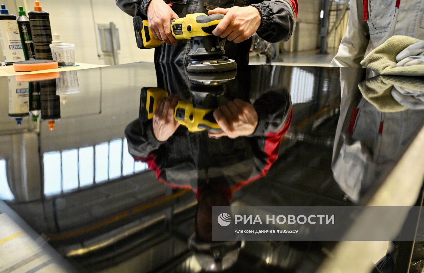 Производство грузовиков под маркой БАЗ на заводе в Санкт-Петербурге