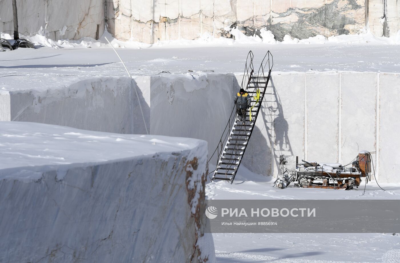 Добыча Саянского мрамора