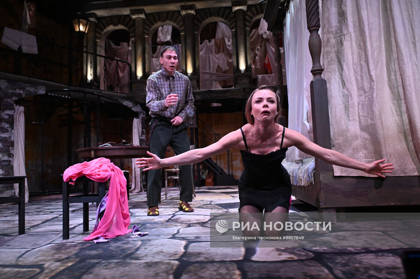 Спектакль "Цилиндр" в "Театре на Трубной"