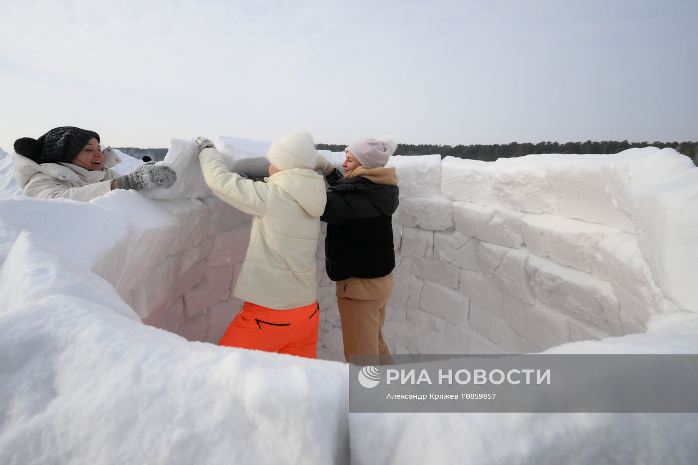 Фестиваль по строительству снежных хижин