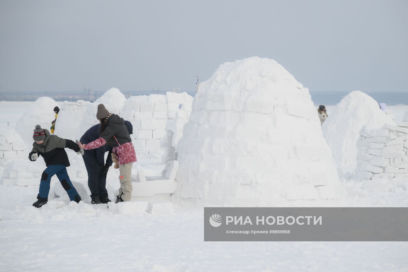 Фестиваль по строительству снежных хижин