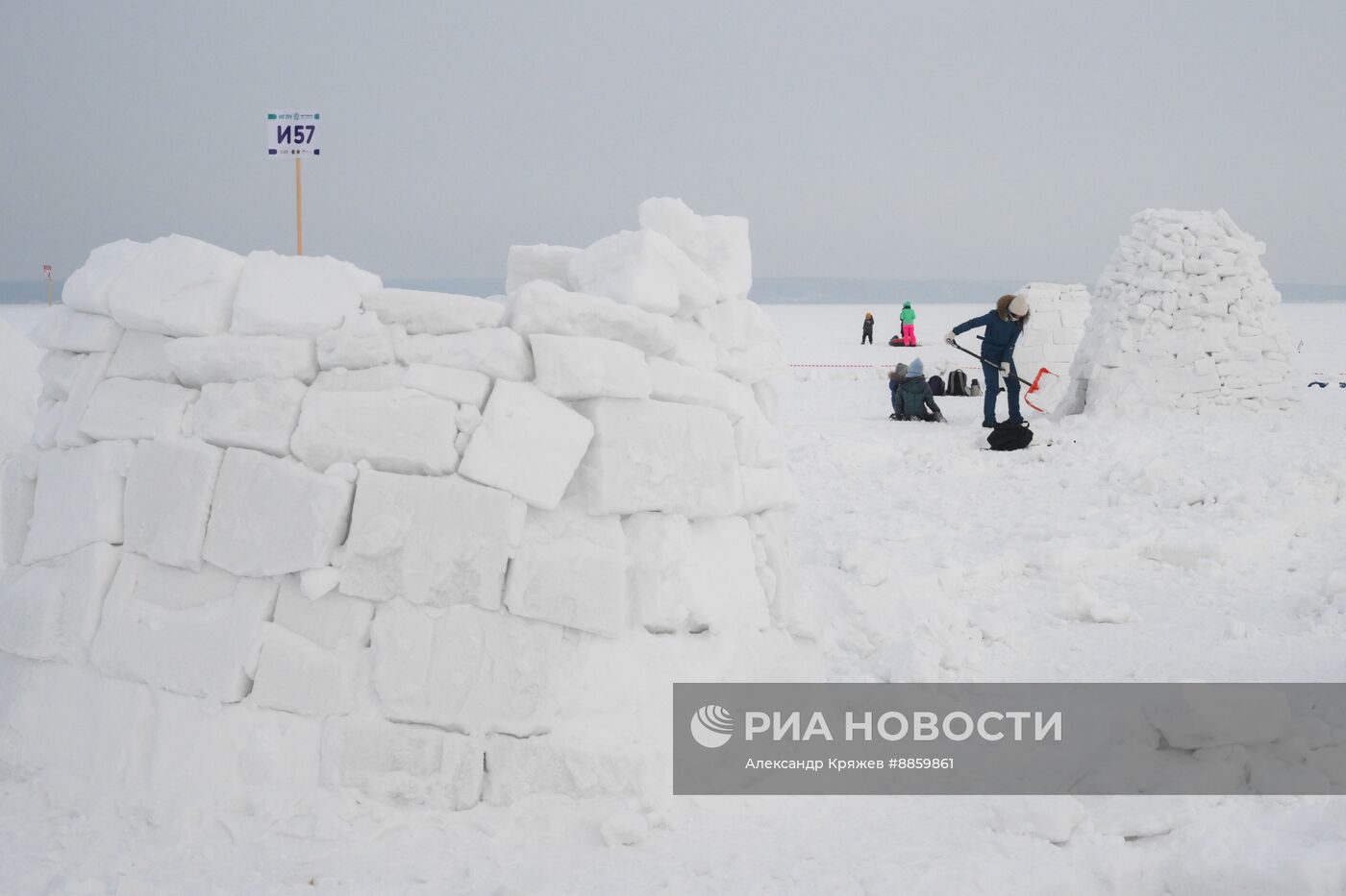 Фестиваль по строительству снежных хижин