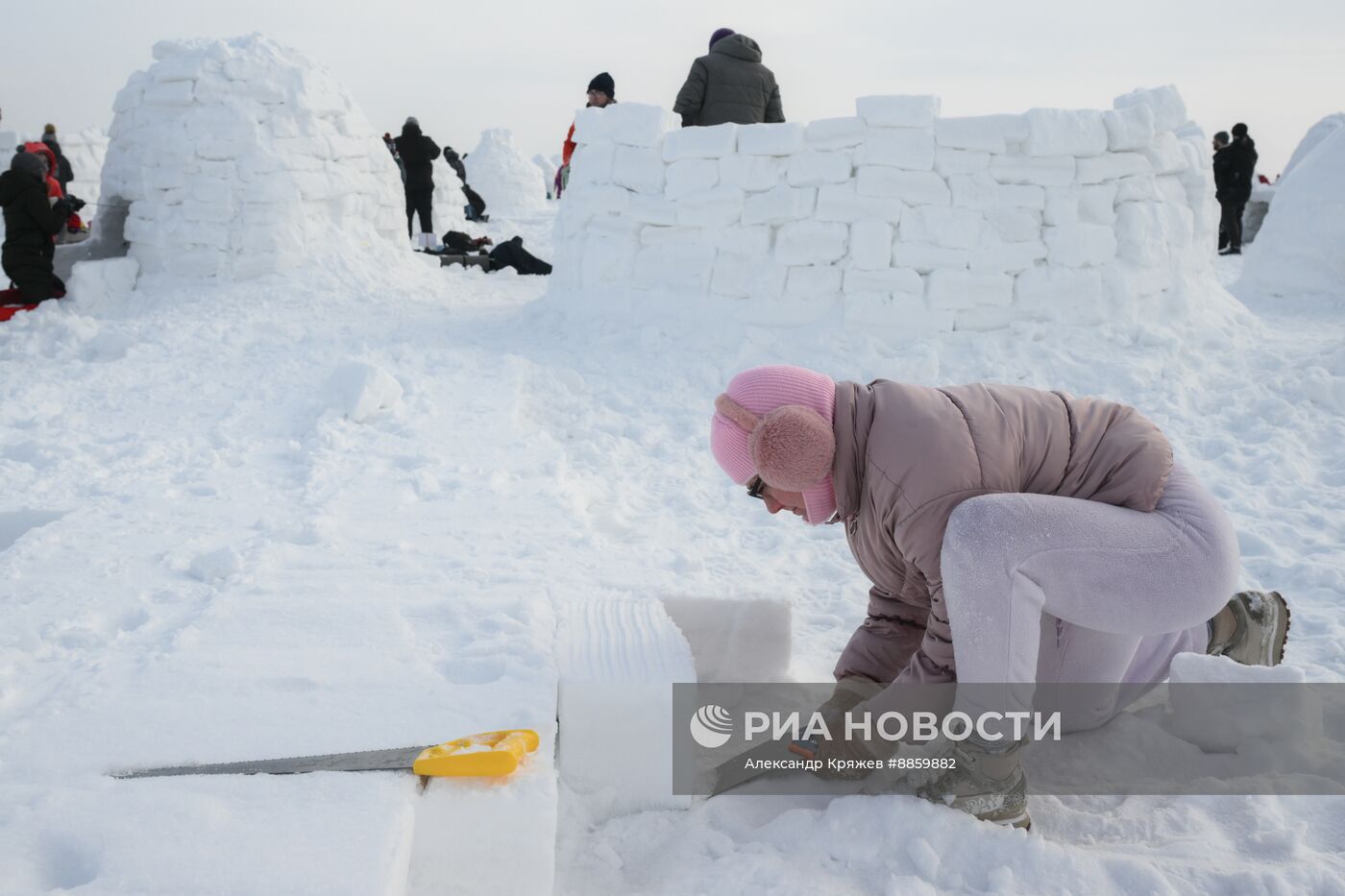 Фестиваль по строительству снежных хижин