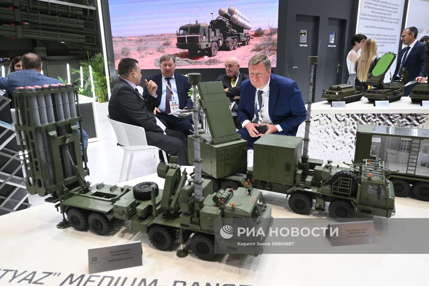 Выставка IDEX 2025 в ОАЭ