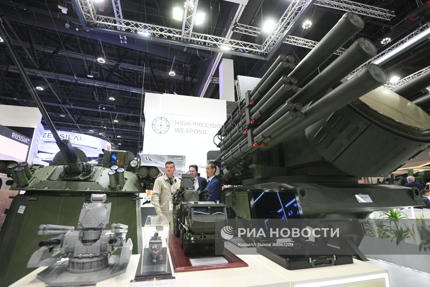 Новейшее российское вооружение на выставке IDEX 2025 в ОАЭ