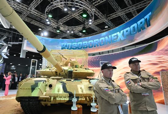 Новейшее российское вооружение на выставке IDEX 2025 в ОАЭ