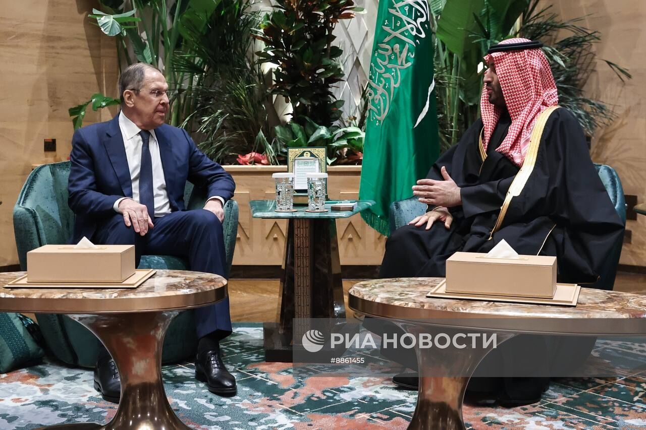Встреча министра иностранных дел РФ С. Лаврова и наследного принца Саудовской Аравии М. Сальман аль Сауда