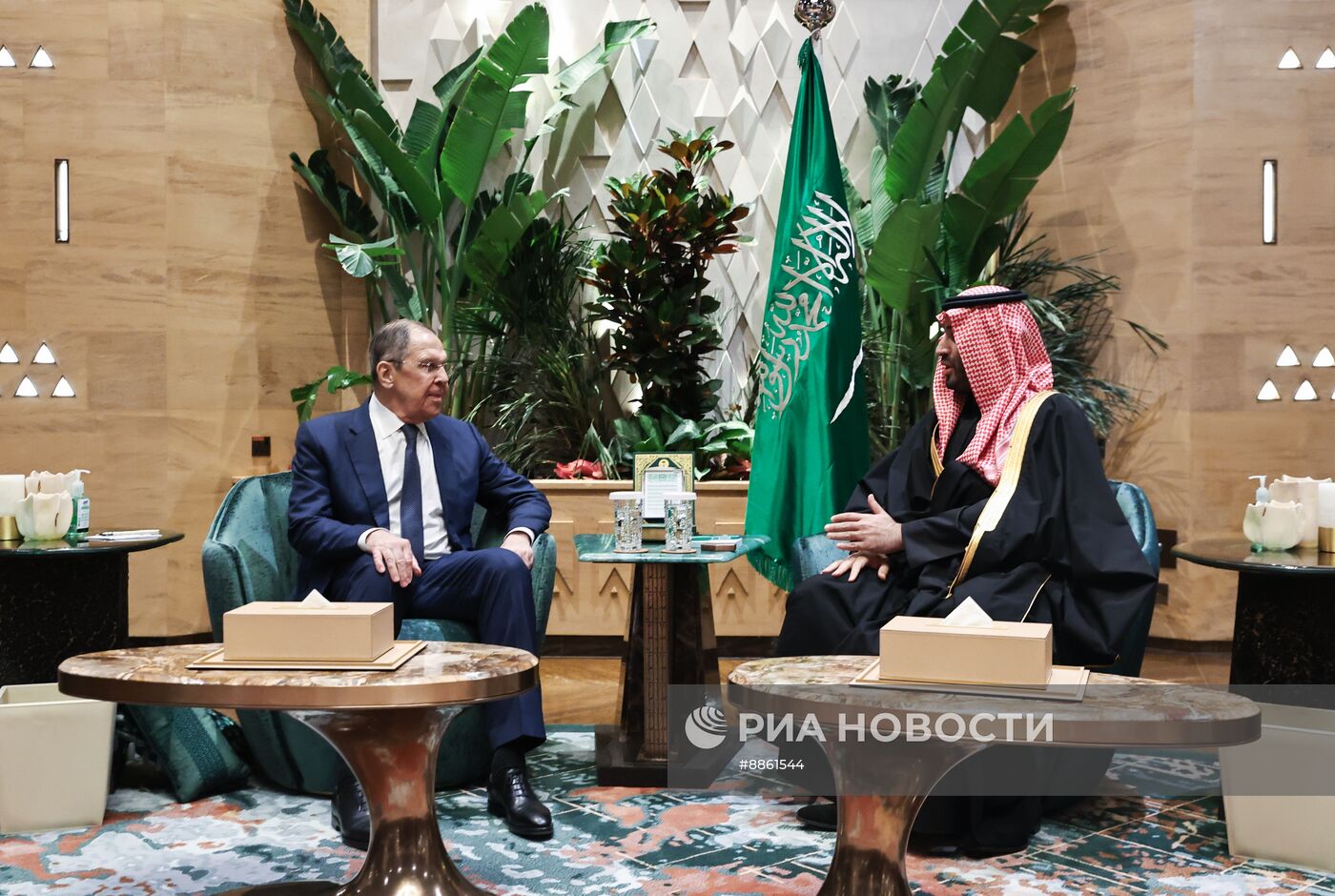 Встреча министра иностранных дел РФ С. Лаврова и наследного принца Саудовской Аравии М. Сальман аль Сауда